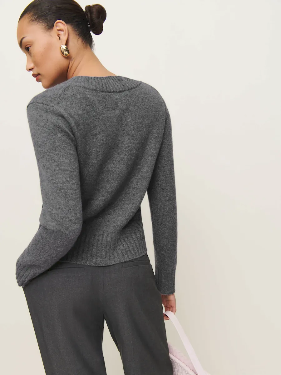 Dulce Cashmere V-neck Sweater - Image 3