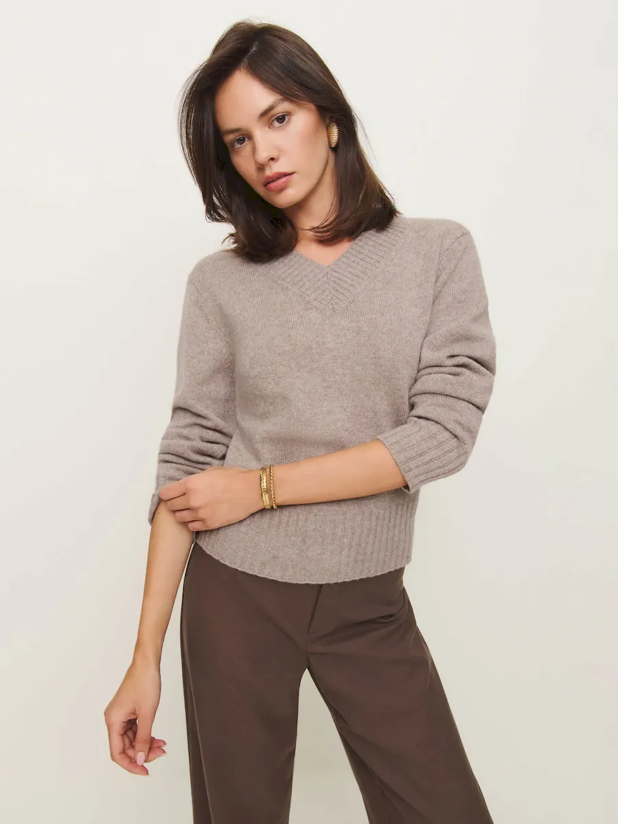 Dulce Cashmere V-neck Sweater - Image 5