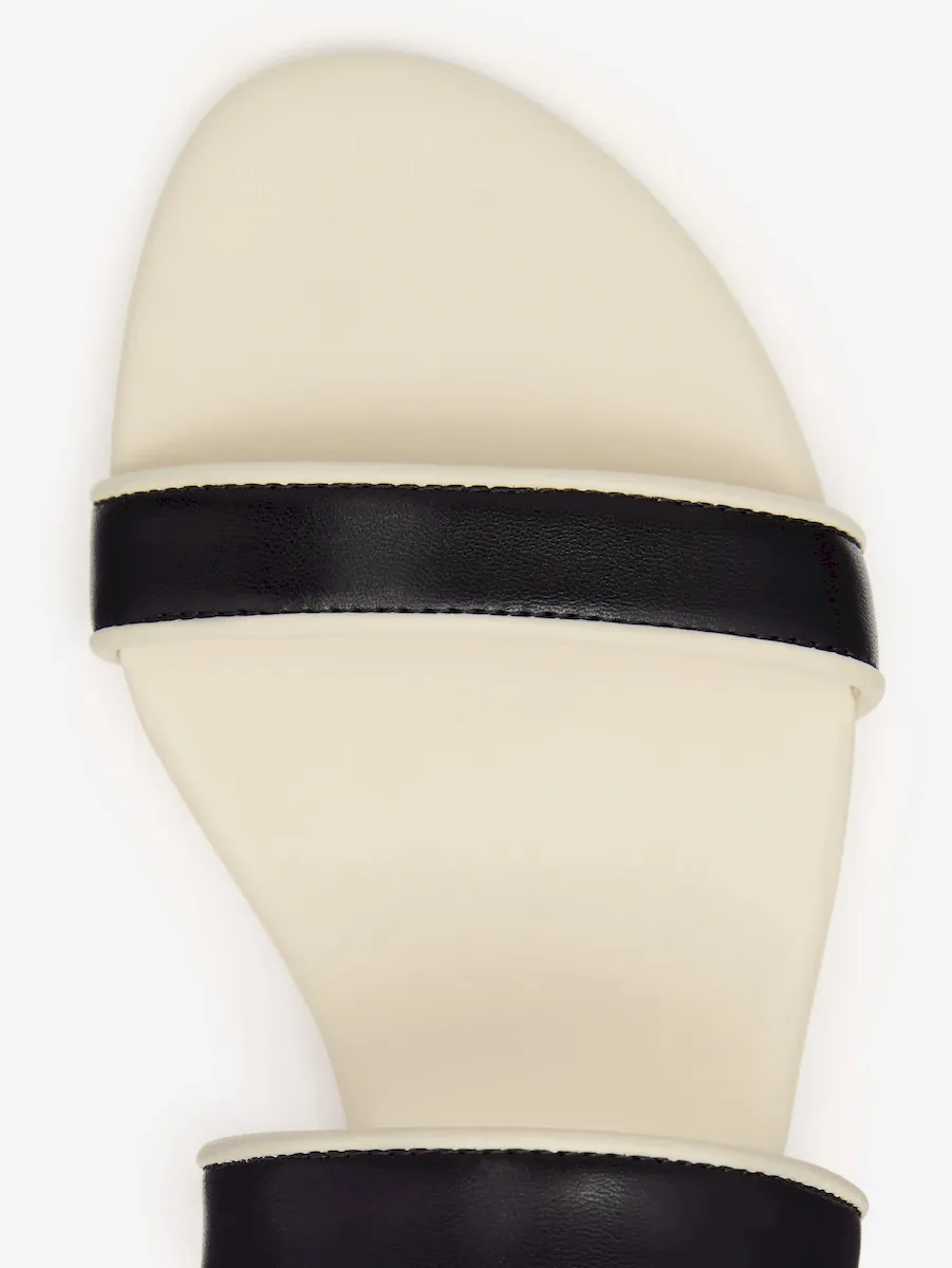 Lenora Flat Sandal - Image 5
